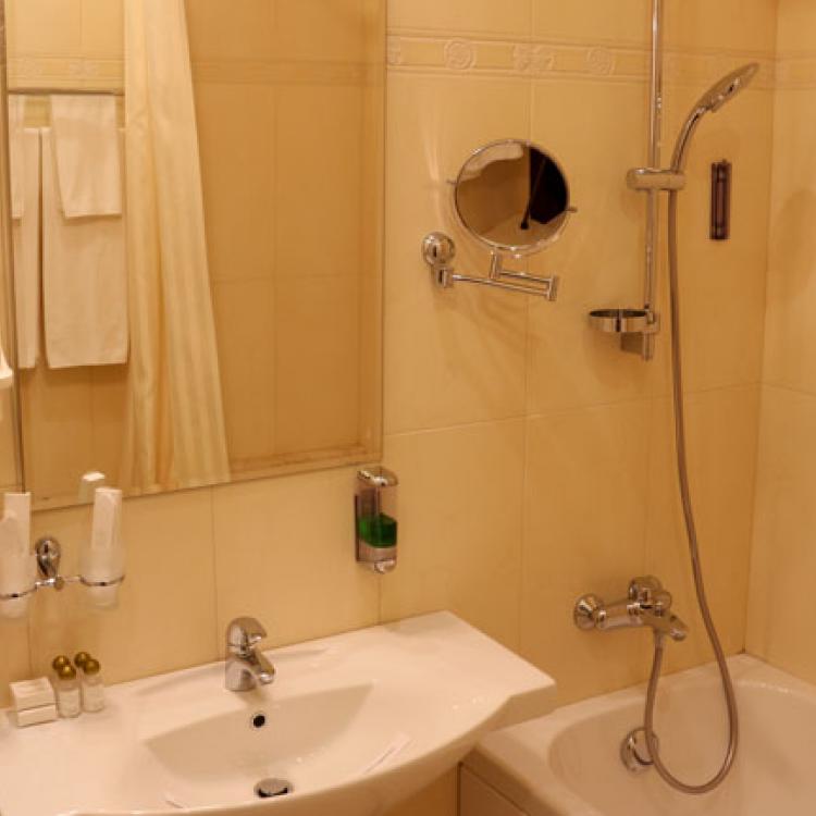Ванная комната в 2 местном 1 комнатном Стандарте санатория Буковая роща в Железноводске