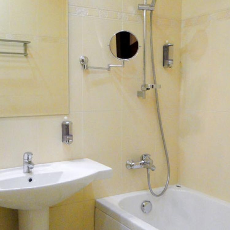 Ванная комната в номере 2 местный 1 комнатный Джуниор сюит санатория Буковая роща. Железноводск